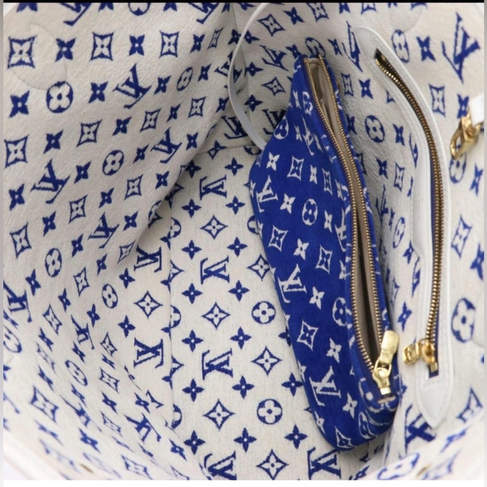 $125 ENTRY for this LTD BLUE VELVET 2022 LV NEVERFULL Customer Appreciation - Picture 4 of 17